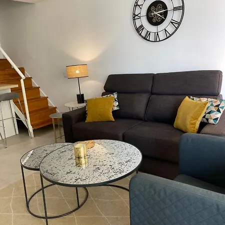 Duplex Con Encanto En Paseo Maritimo De *