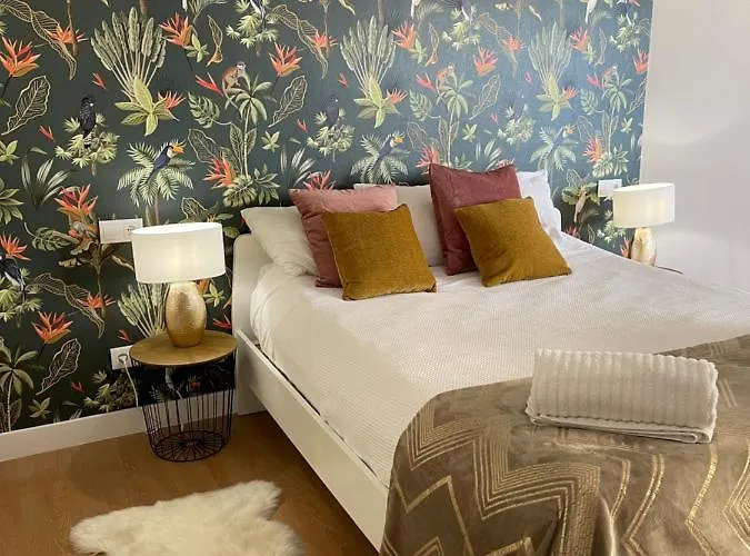 Duplex Con Encanto En Paseo Maritimo De * Marbella