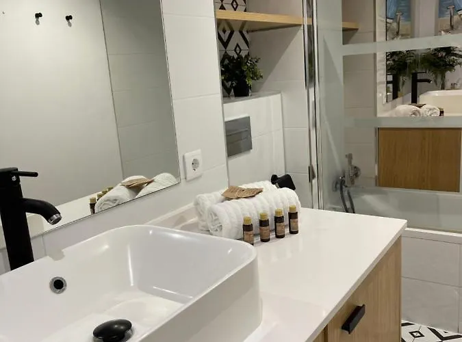 Duplex Con Encanto En Paseo Maritimo De Marbella